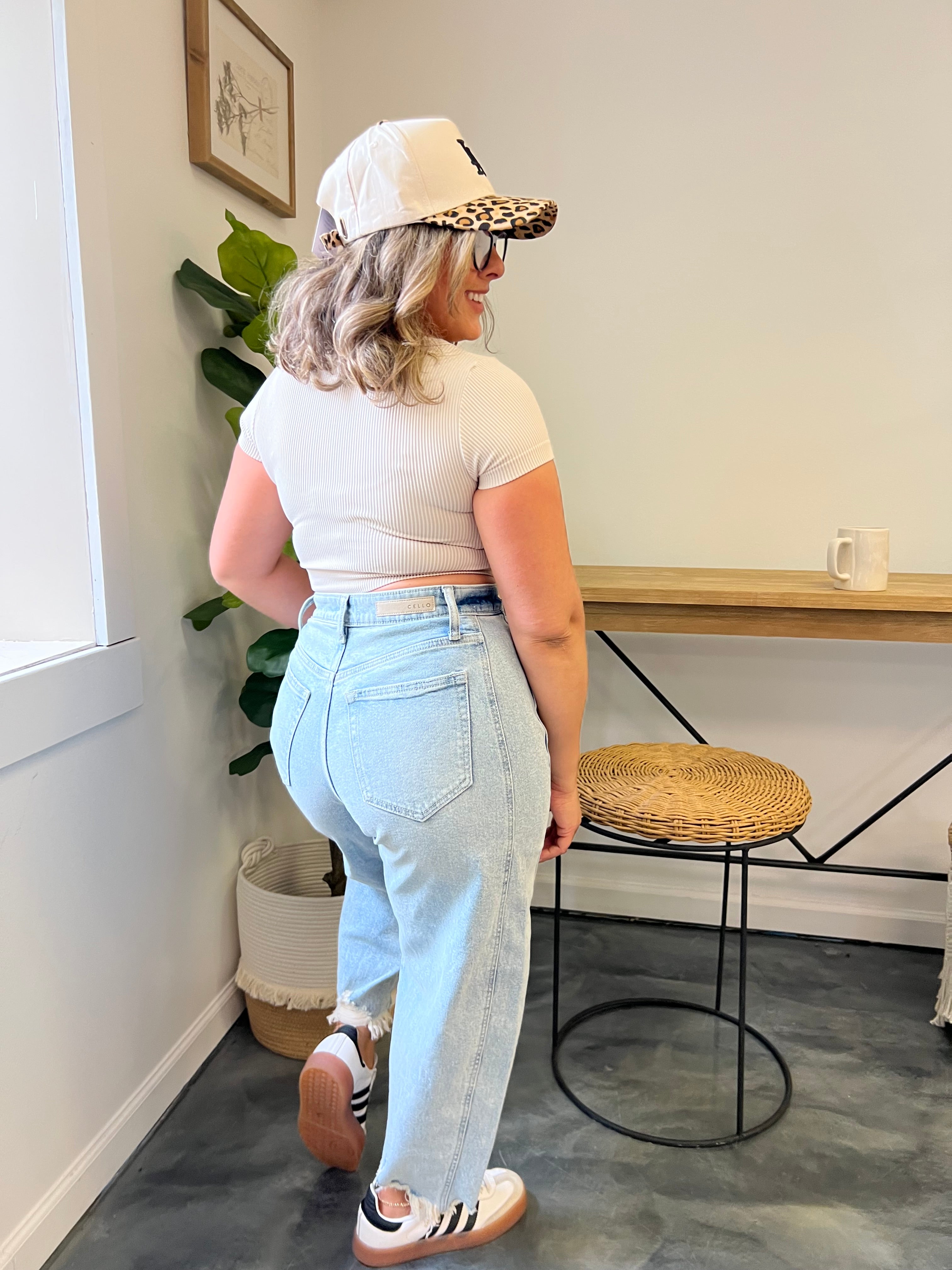 Barrel Jean with Frayed Hem
