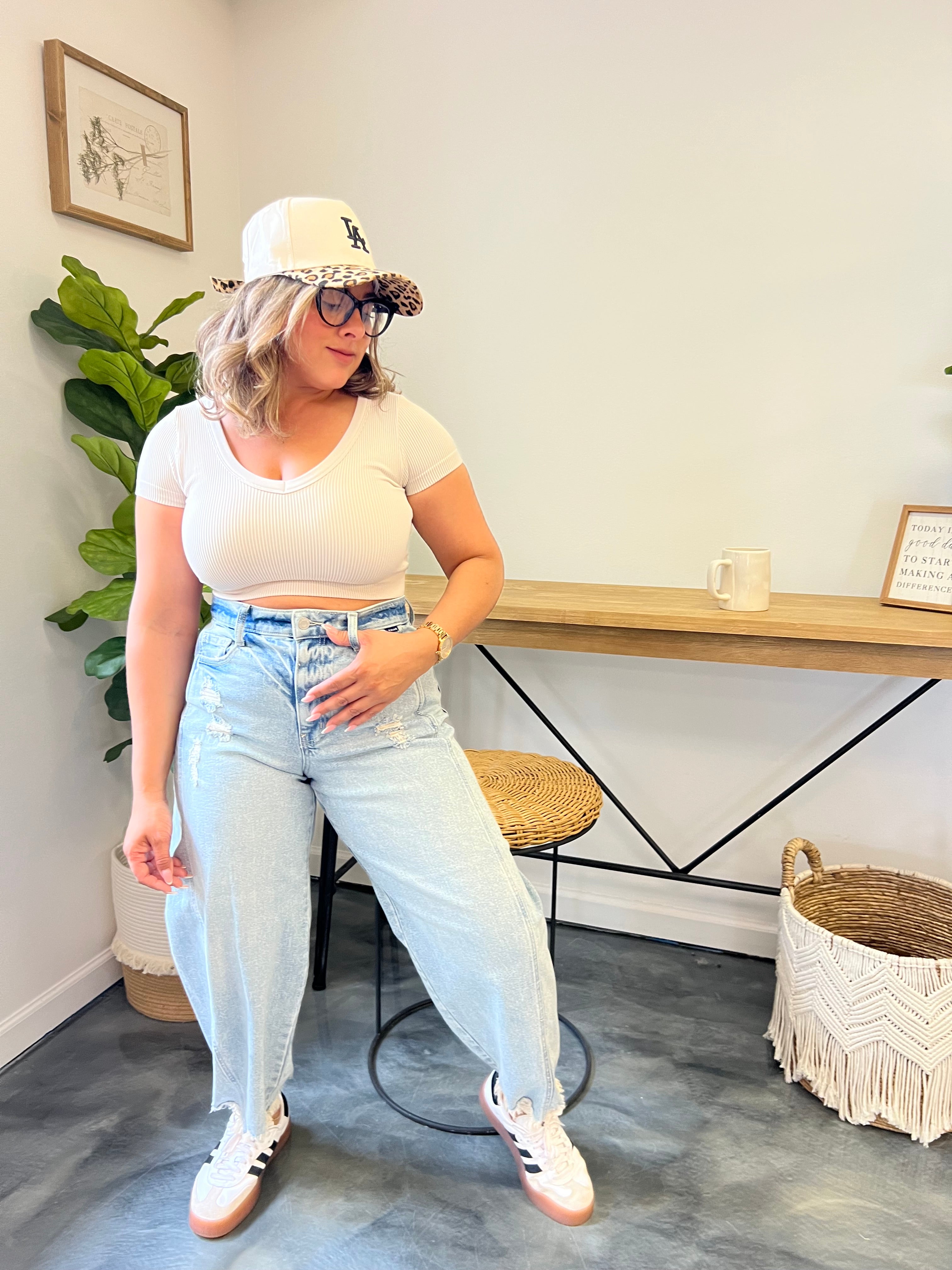 Barrel Jean with Frayed Hem