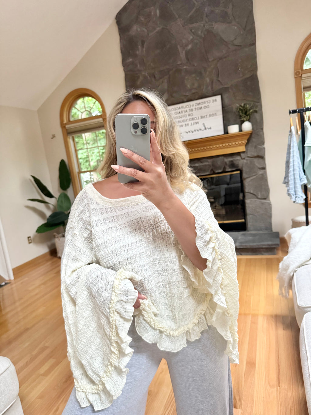 Oversized Ruffled Mitto Top