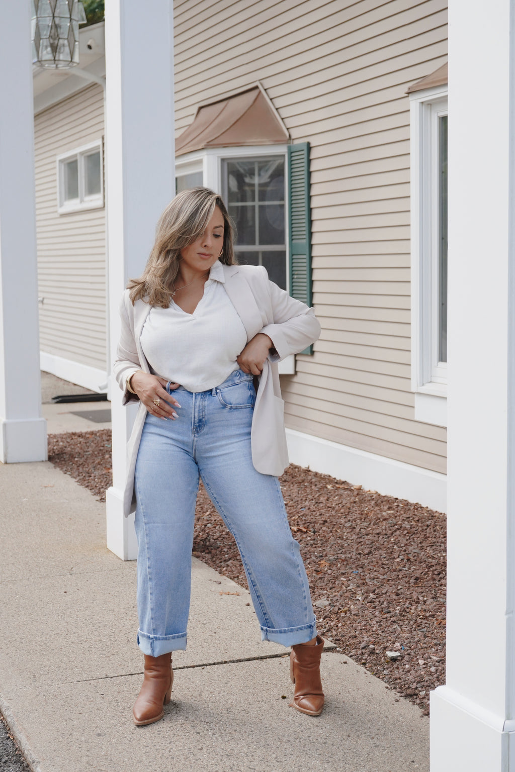 Risen Light Wash High Rise Jeans