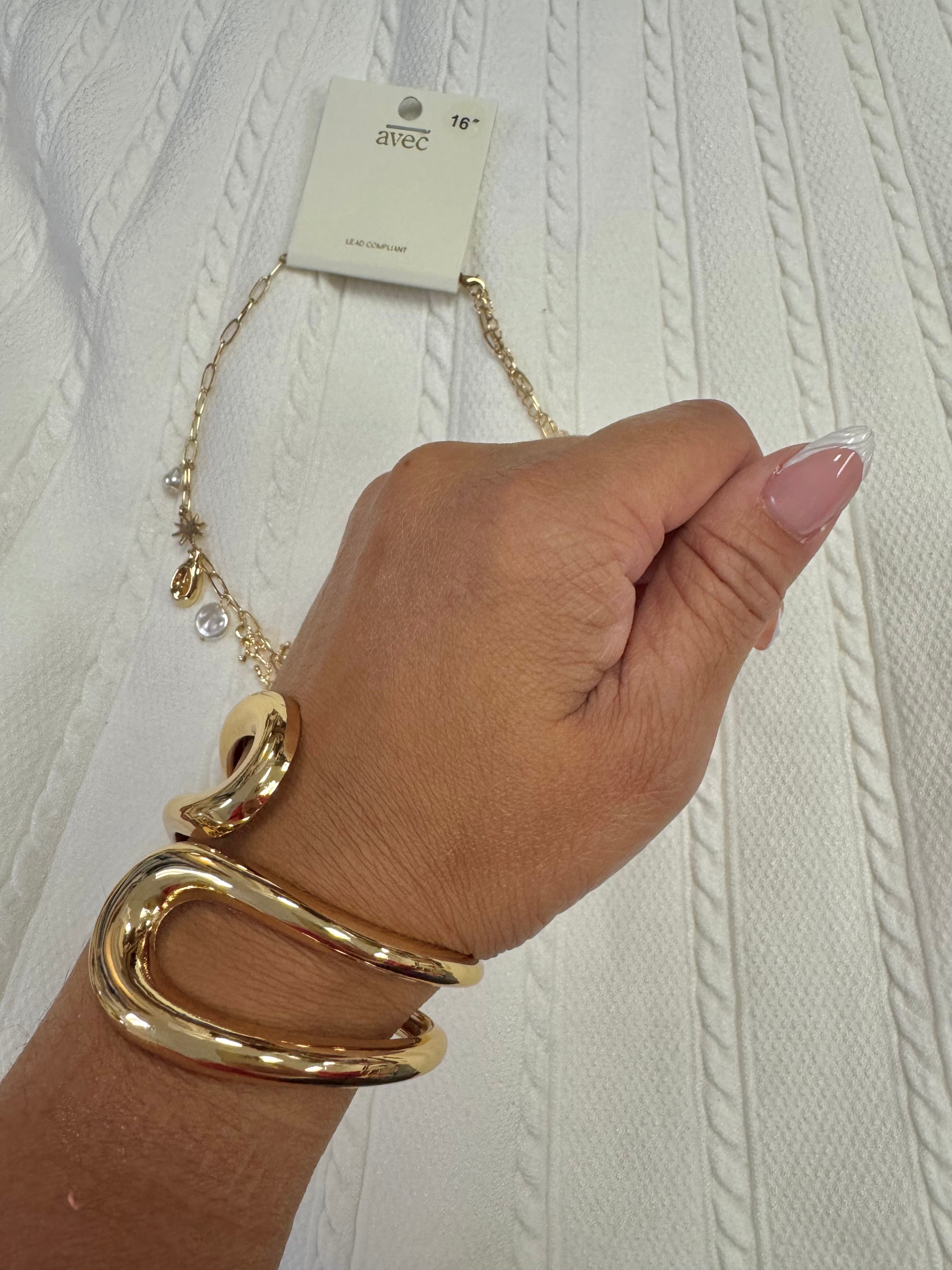 Curved bangle