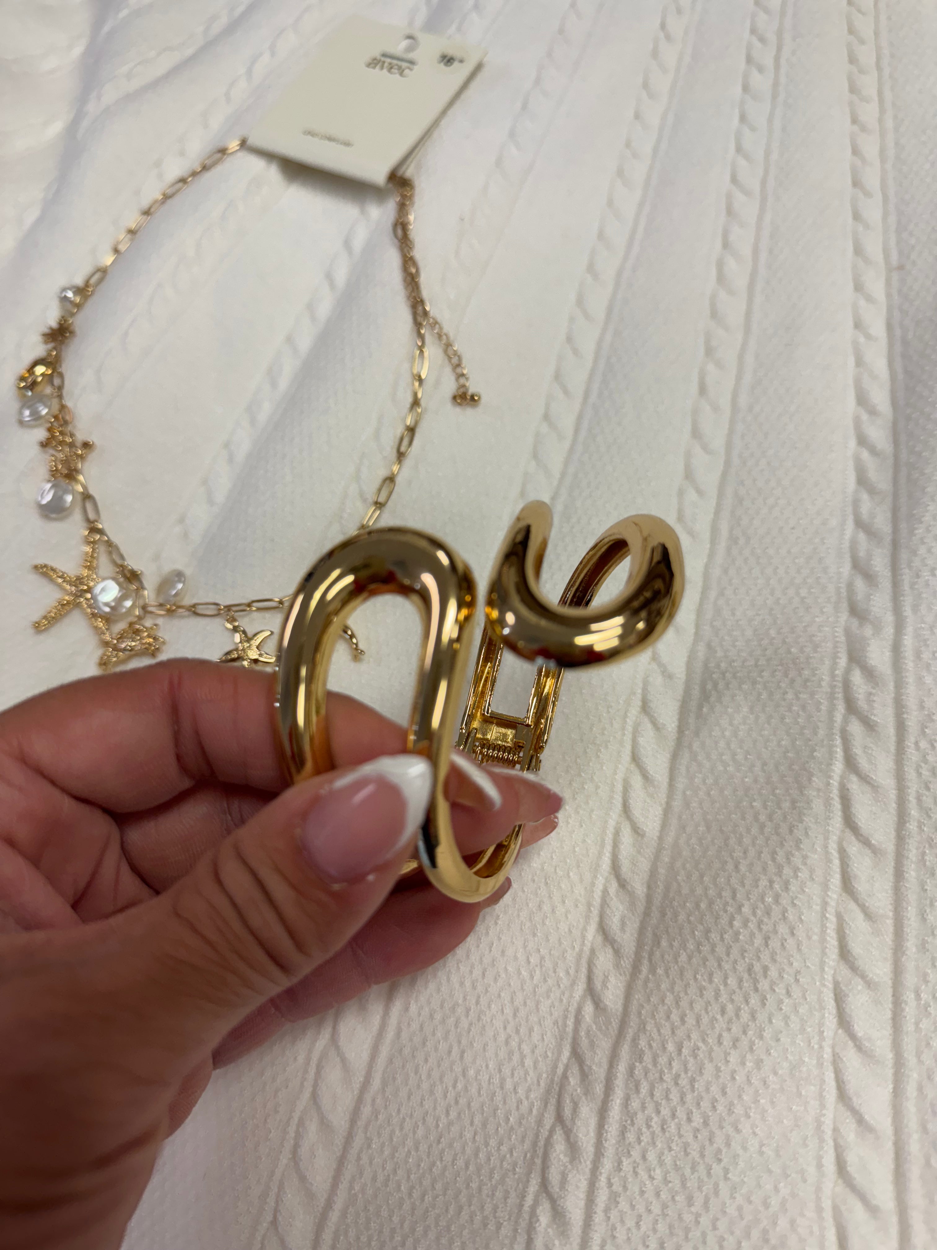 Curved bangle